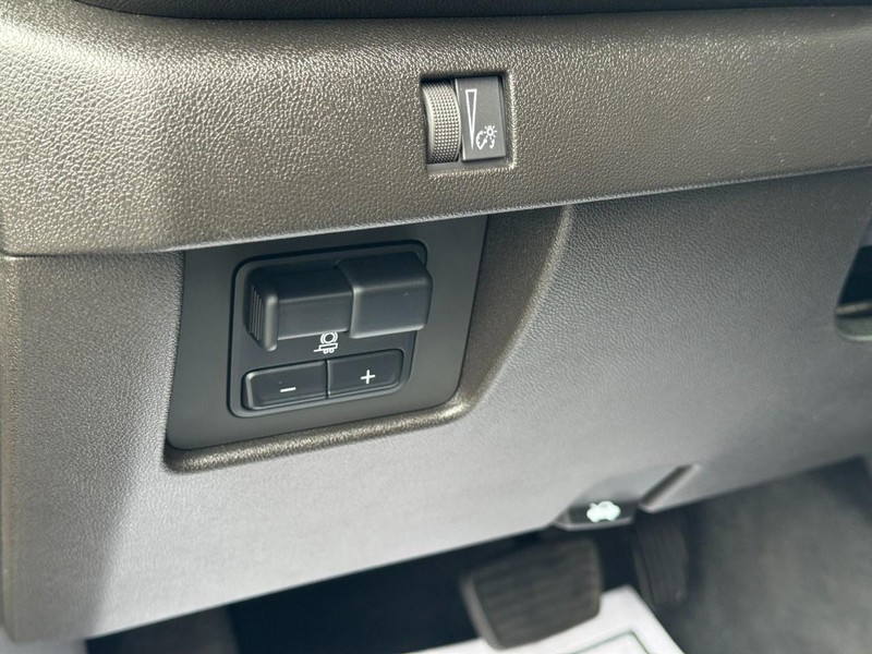 Chevrolet Colorado Vehicle Full-screen Gallery Image 16