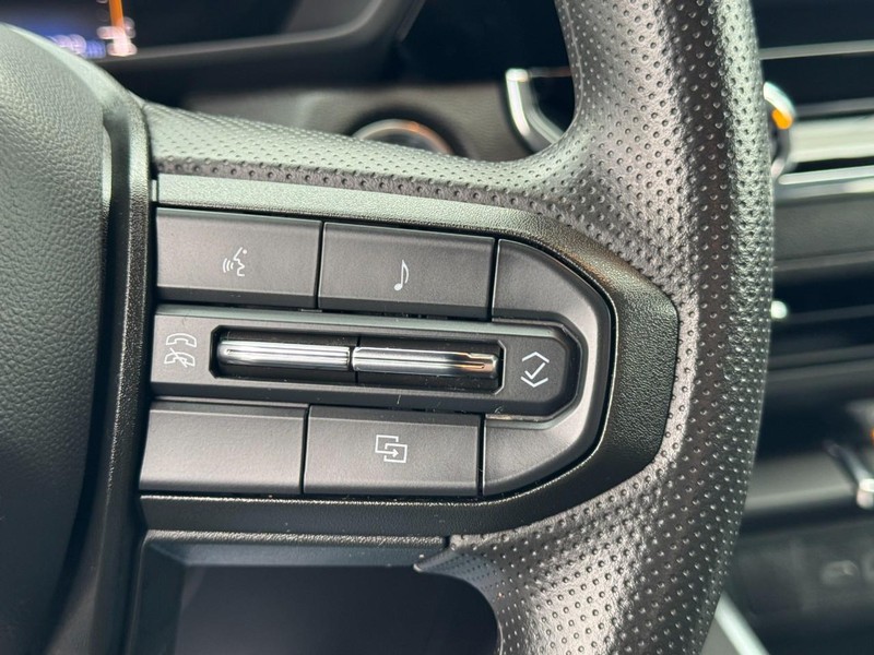 Chevrolet Colorado Vehicle Full-screen Gallery Image 18