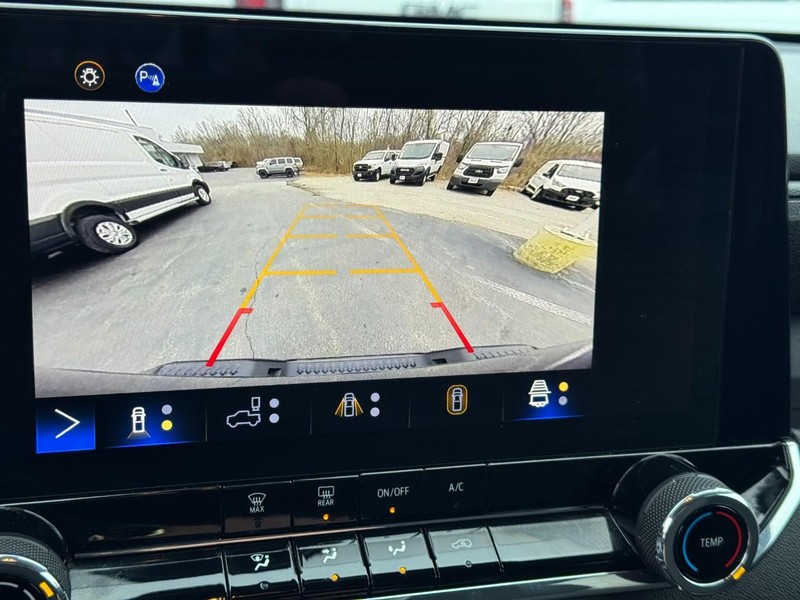 Chevrolet Colorado Vehicle Full-screen Gallery Image 21