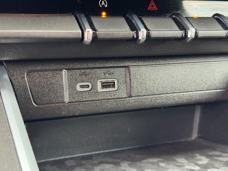 Chevrolet Colorado Vehicle Full-screen Gallery Image 23