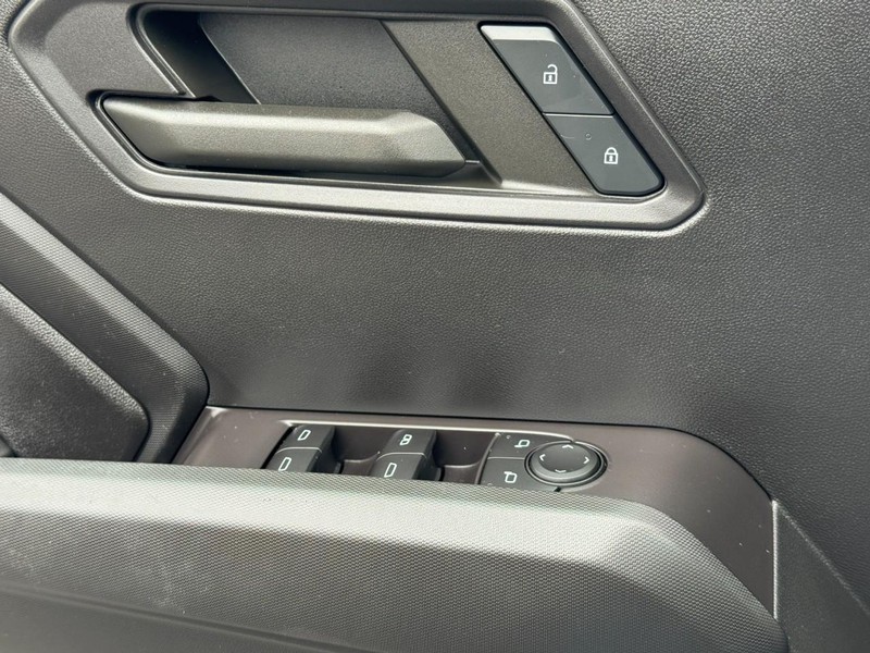 Chevrolet Colorado Vehicle Full-screen Gallery Image 24