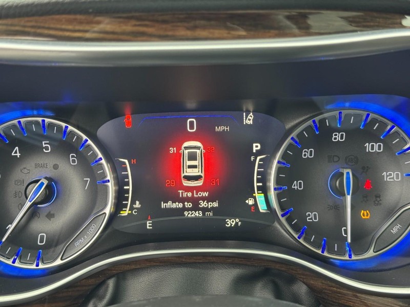 Chrysler Pacifica Vehicle Full-screen Gallery Image 21