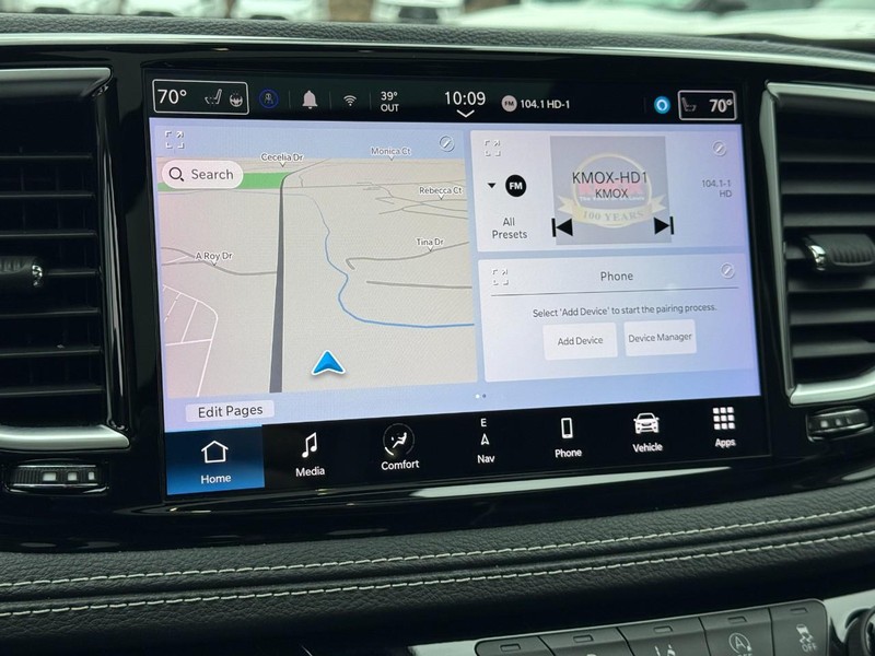 Chrysler Pacifica Vehicle Full-screen Gallery Image 22