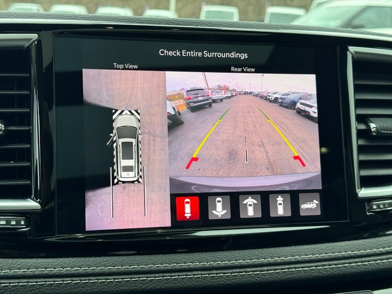 Chrysler Pacifica Vehicle Full-screen Gallery Image 23