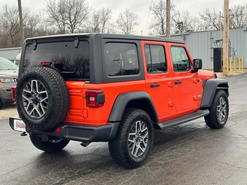 Jeep Wrangler Unlimited Vehicle Full-screen Gallery Image 03