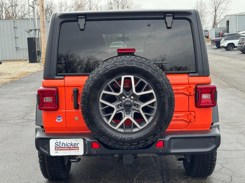 Jeep Wrangler Unlimited Vehicle Full-screen Gallery Image 05