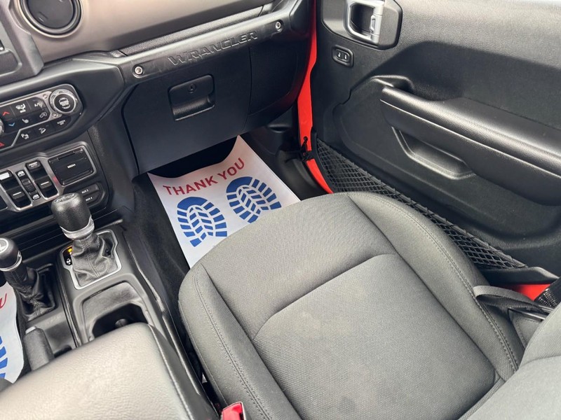 Jeep Wrangler Unlimited Vehicle Full-screen Gallery Image 15