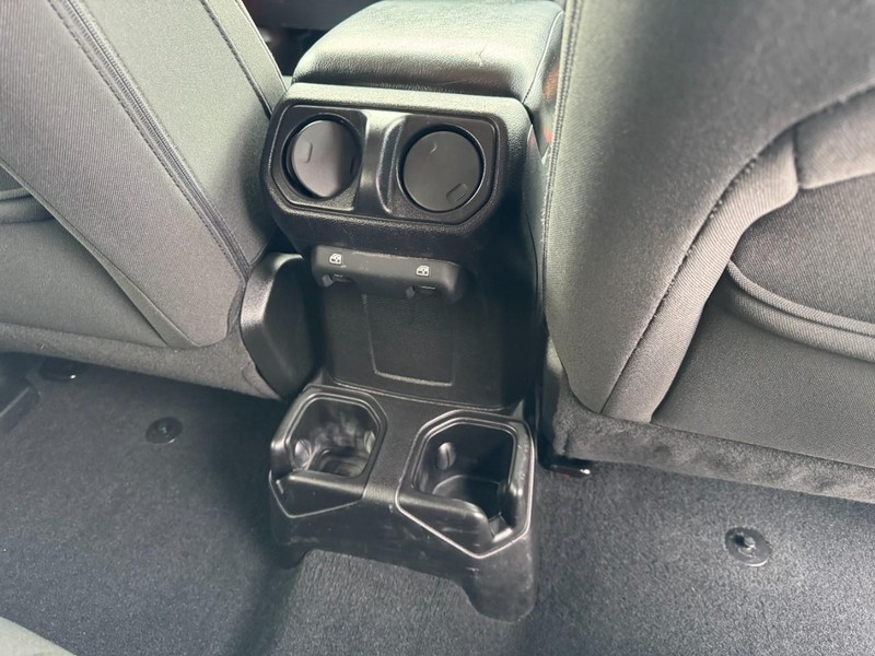 Jeep Wrangler Unlimited Vehicle Full-screen Gallery Image 16