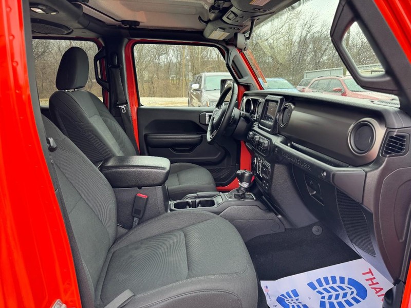 Jeep Wrangler Unlimited Vehicle Full-screen Gallery Image 17