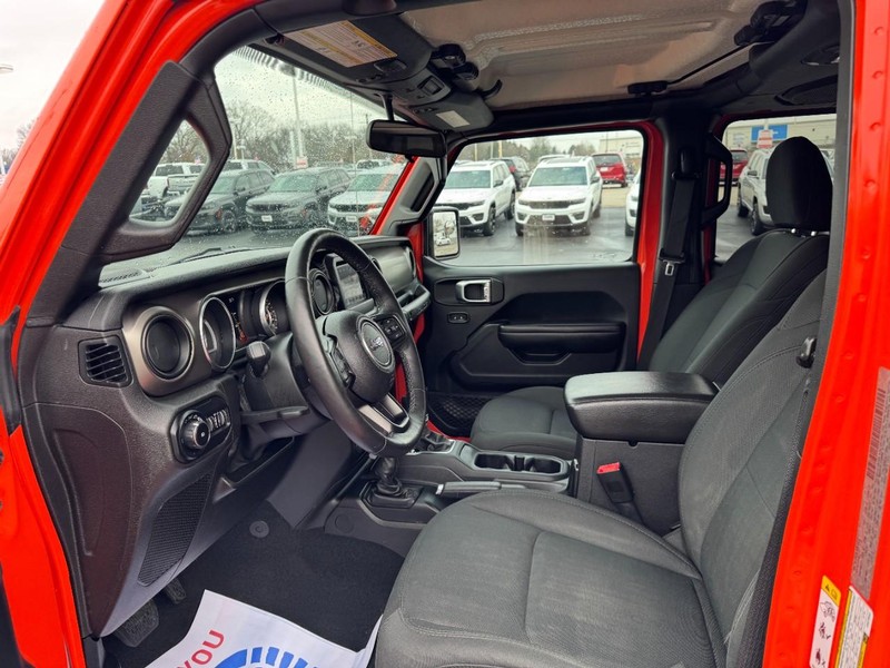 Jeep Wrangler Unlimited Vehicle Full-screen Gallery Image 18