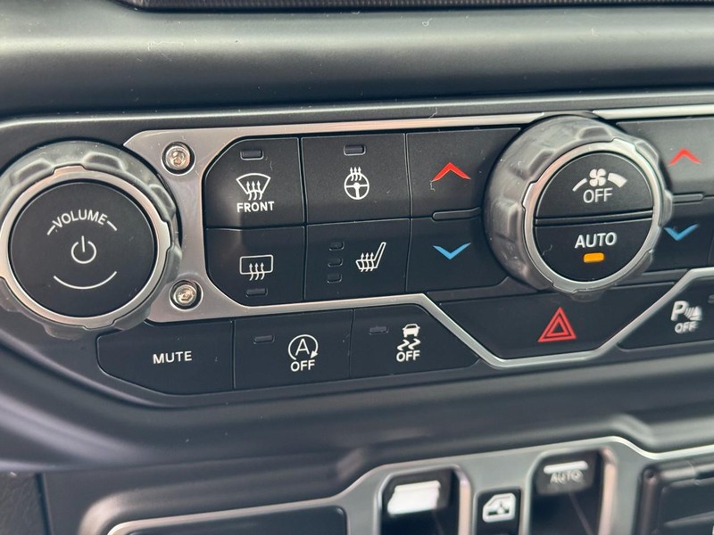 Jeep Wrangler Unlimited Vehicle Full-screen Gallery Image 23