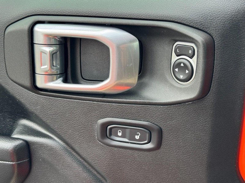 Jeep Wrangler Unlimited Vehicle Full-screen Gallery Image 26