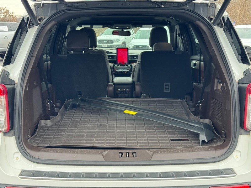 Ford Explorer Vehicle Full-screen Gallery Image 04