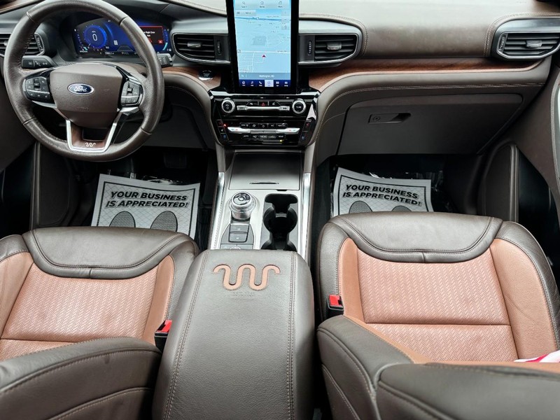 Ford Explorer Vehicle Full-screen Gallery Image 11