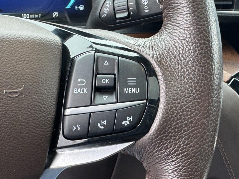 Ford Explorer Vehicle Full-screen Gallery Image 20