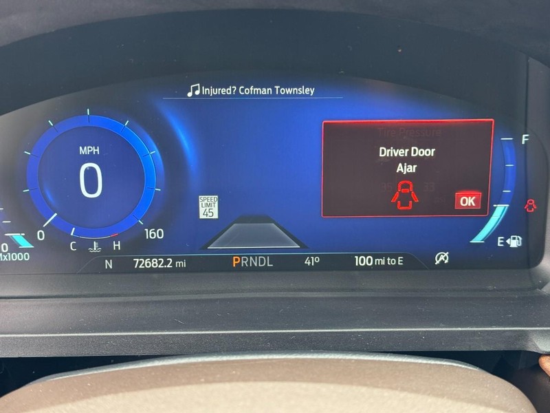 Ford Explorer Vehicle Full-screen Gallery Image 21