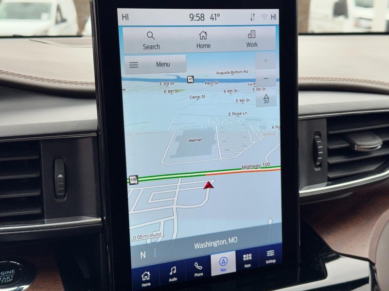 Ford Explorer Vehicle Full-screen Gallery Image 22