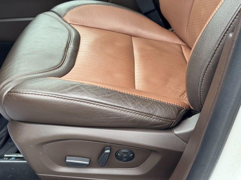 Ford Explorer Vehicle Full-screen Gallery Image 28