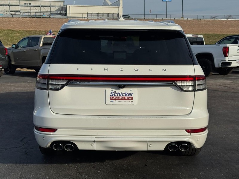 Lincoln Aviator Vehicle Full-screen Gallery Image 05