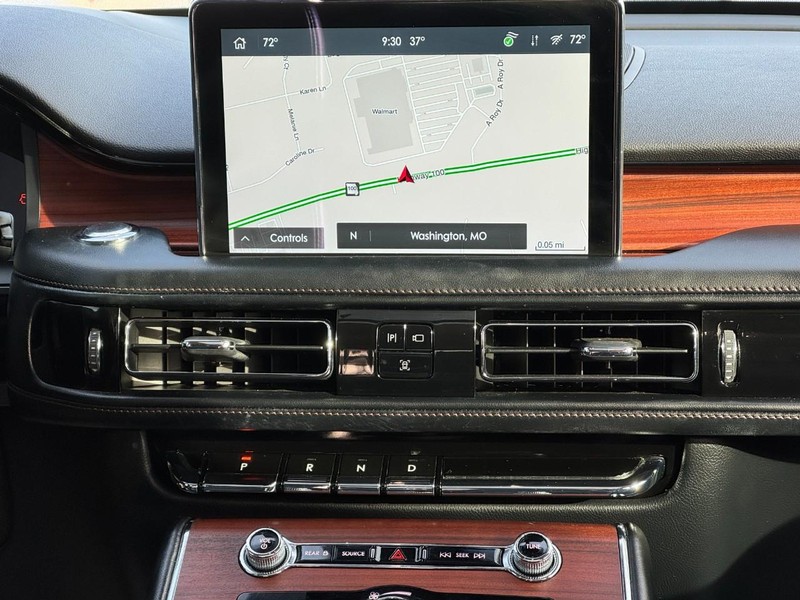 Lincoln Aviator Vehicle Full-screen Gallery Image 14