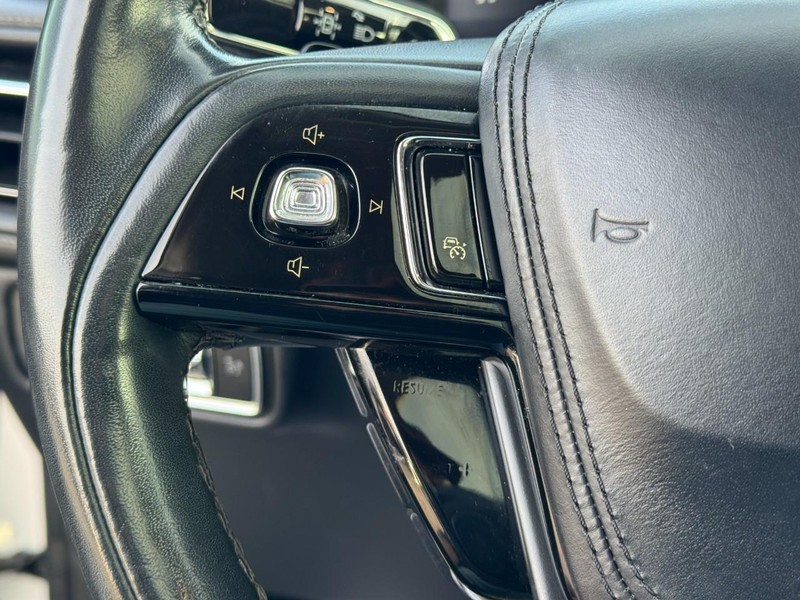 Lincoln Aviator Vehicle Full-screen Gallery Image 19