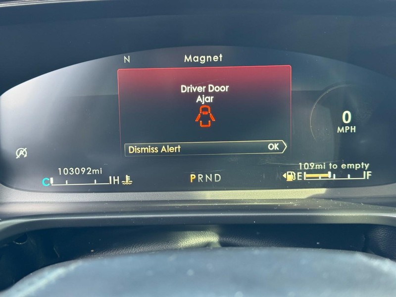 Lincoln Aviator Vehicle Full-screen Gallery Image 21