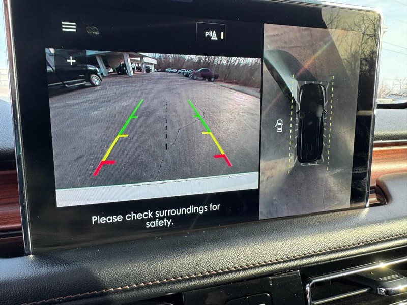 Lincoln Aviator Vehicle Full-screen Gallery Image 23