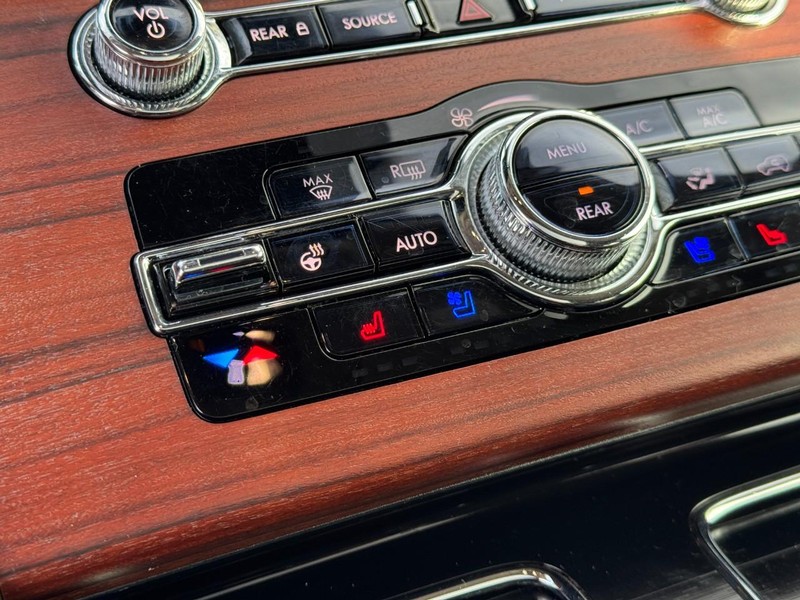 Lincoln Aviator Vehicle Full-screen Gallery Image 24