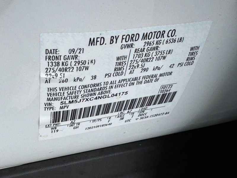 Lincoln Aviator Vehicle Full-screen Gallery Image 28