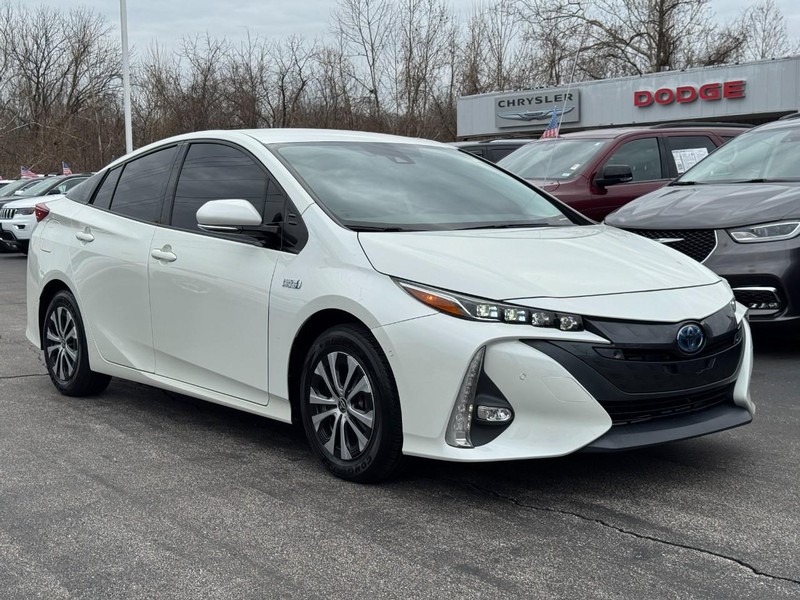 Toyota Prius Prime Vehicle Full-screen Gallery Image 02