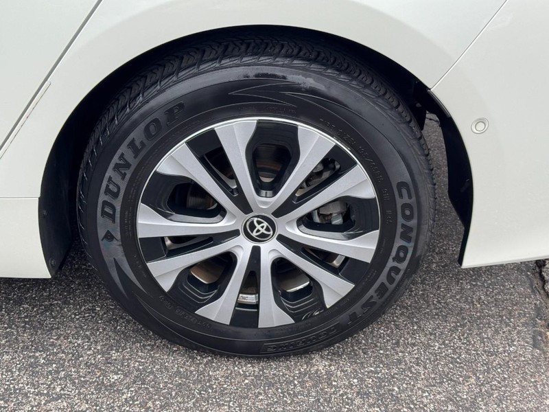 Toyota Prius Prime Vehicle Full-screen Gallery Image 07