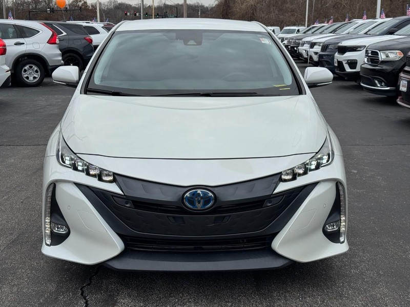 Toyota Prius Prime Vehicle Full-screen Gallery Image 09