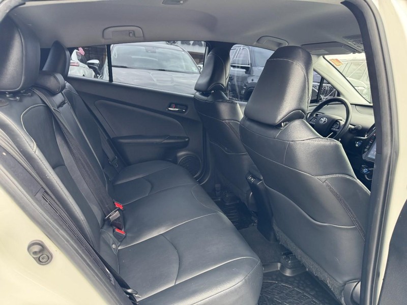 Toyota Prius Prime Vehicle Full-screen Gallery Image 10