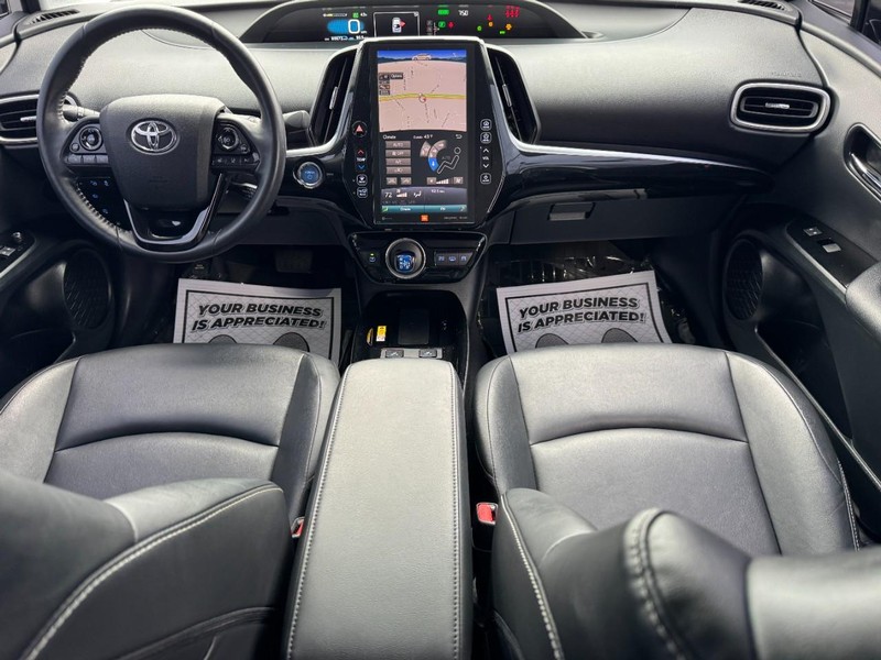Toyota Prius Prime Vehicle Full-screen Gallery Image 11