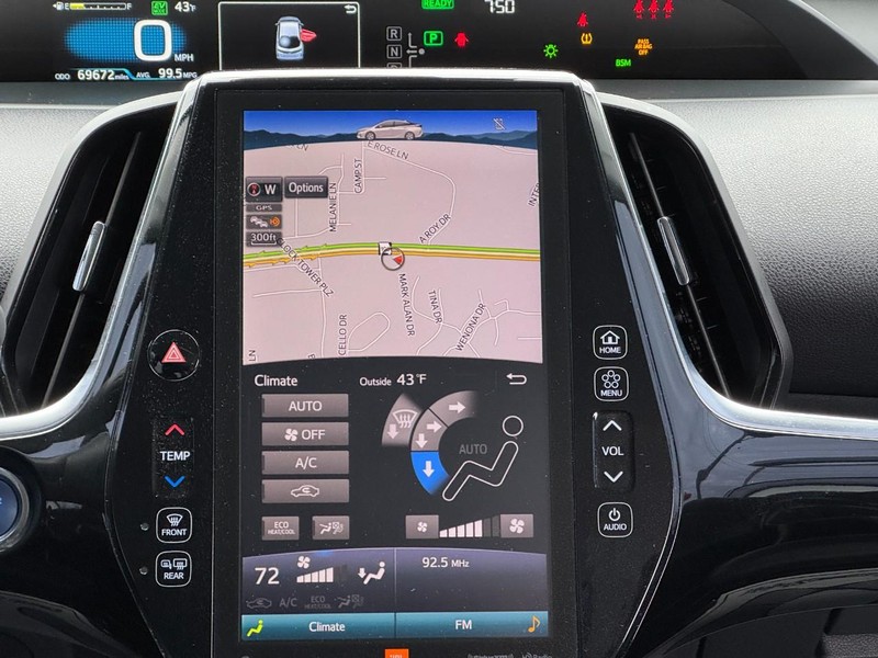 Toyota Prius Prime Vehicle Full-screen Gallery Image 13