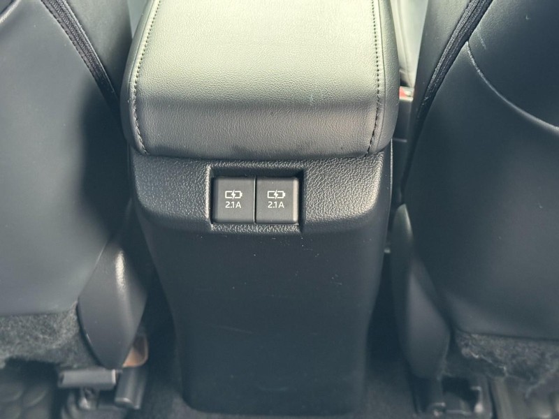 Toyota Prius Prime Vehicle Full-screen Gallery Image 15