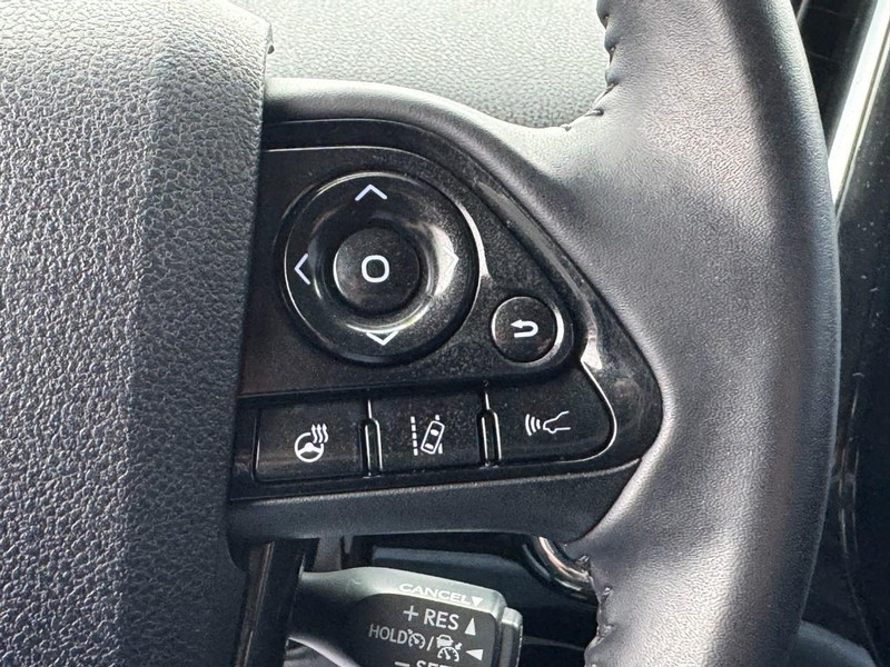 Toyota Prius Prime Vehicle Full-screen Gallery Image 20