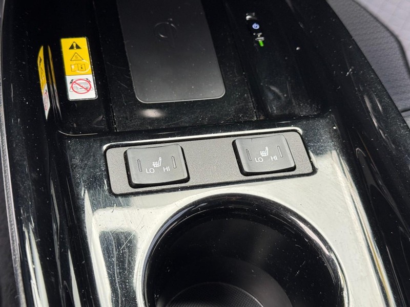 Toyota Prius Prime Vehicle Full-screen Gallery Image 23