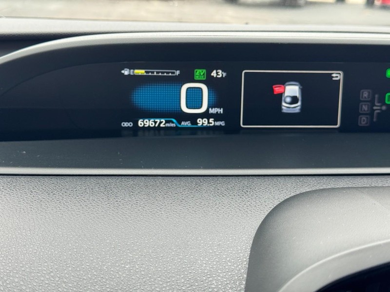 Toyota Prius Prime Vehicle Full-screen Gallery Image 24