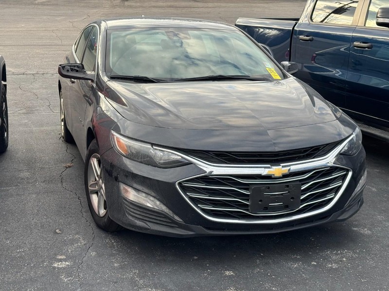 Chevrolet Malibu Vehicle Full-screen Gallery Image 02