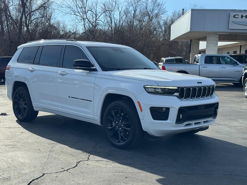 Jeep Grand Cherokee L Vehicle Full-screen Gallery Image 02