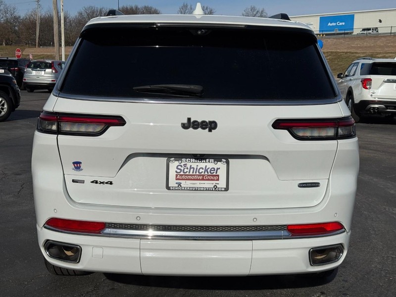 Jeep Grand Cherokee L Vehicle Full-screen Gallery Image 05