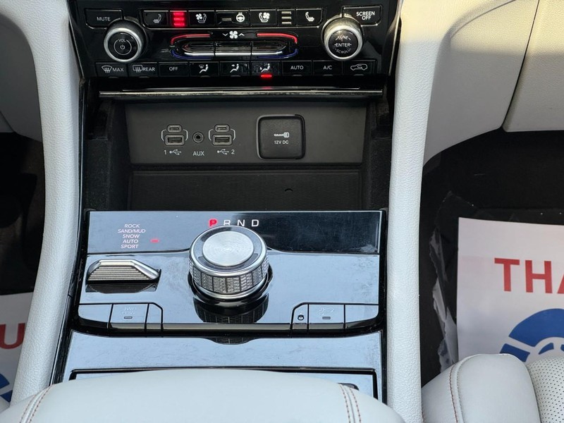 Jeep Grand Cherokee L Vehicle Full-screen Gallery Image 15