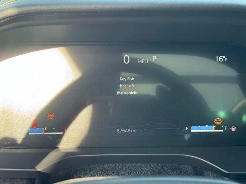 Jeep Grand Cherokee L Vehicle Full-screen Gallery Image 21