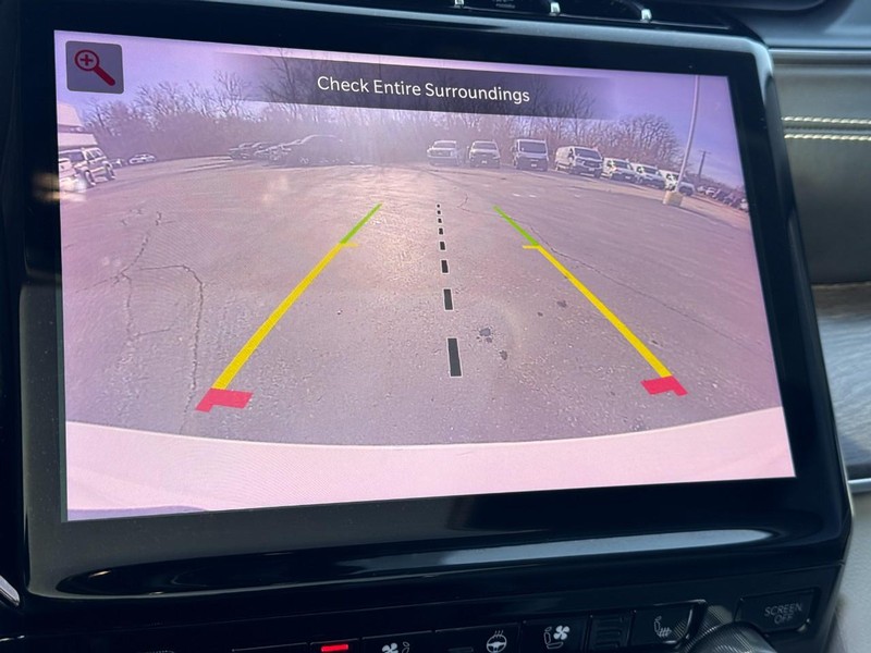 Jeep Grand Cherokee L Vehicle Full-screen Gallery Image 23