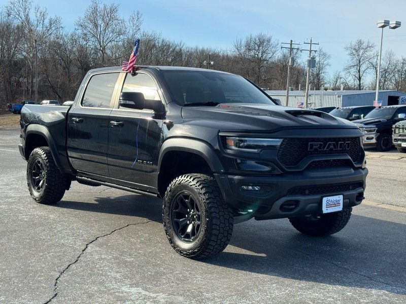 Ram 1500 Vehicle Full-screen Gallery Image 02