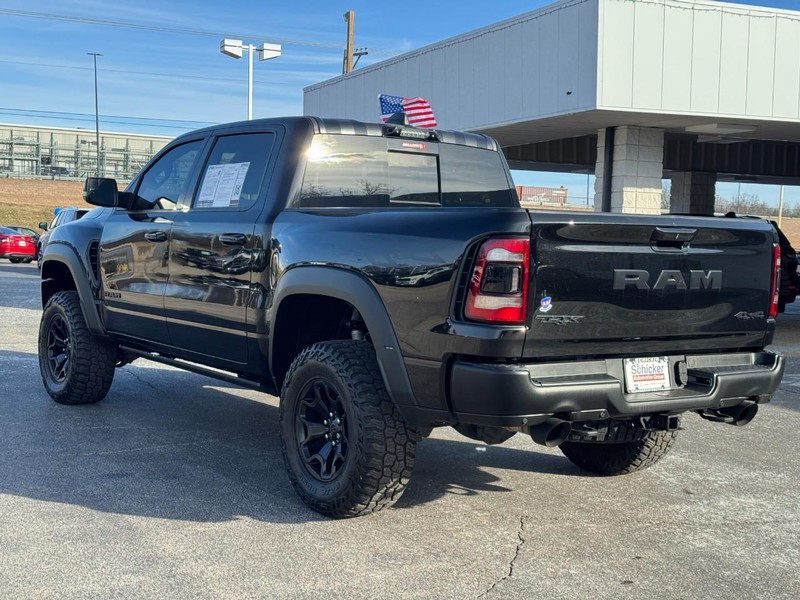 Ram 1500 Vehicle Full-screen Gallery Image 06