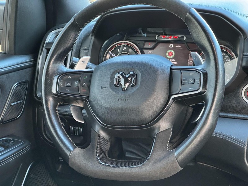 Ram 1500 Vehicle Full-screen Gallery Image 12