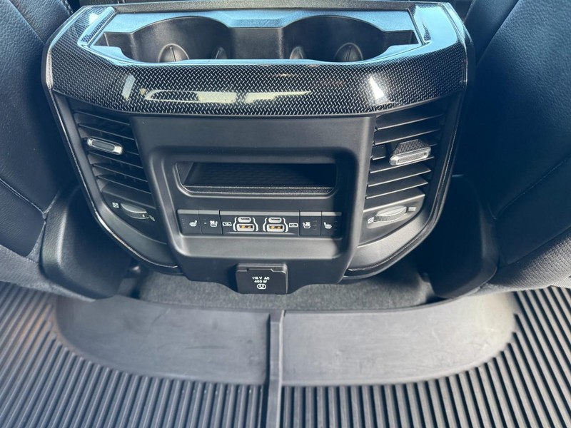 Ram 1500 Vehicle Full-screen Gallery Image 16