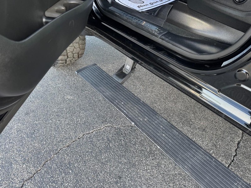 Ram 1500 Vehicle Full-screen Gallery Image 17